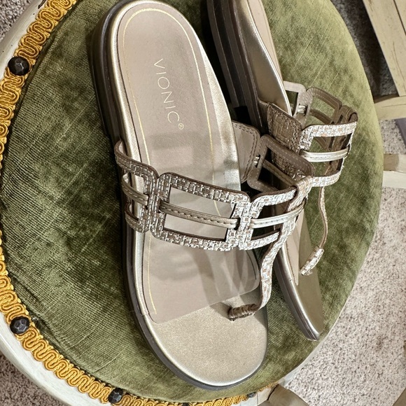 Vionic Gold Slide Flip Flops - Picture 4 of 6